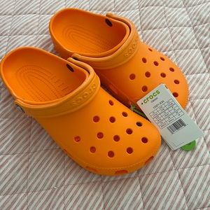Orange zing classic clogs, CROCS size 9 in women, size 7 in men